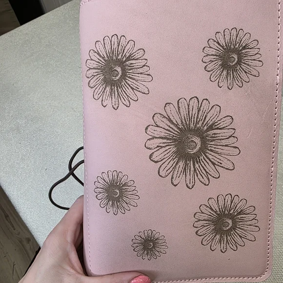 Rare Planner Perfect B6 Wide Daisy Etched Leather TN Cover - Picture 3 of 15